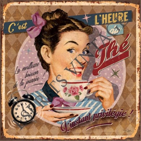 Plaque métal 29x29 29 x 29 cm Une pin-up vintage buvant son thé sur une afffiche publicitaire